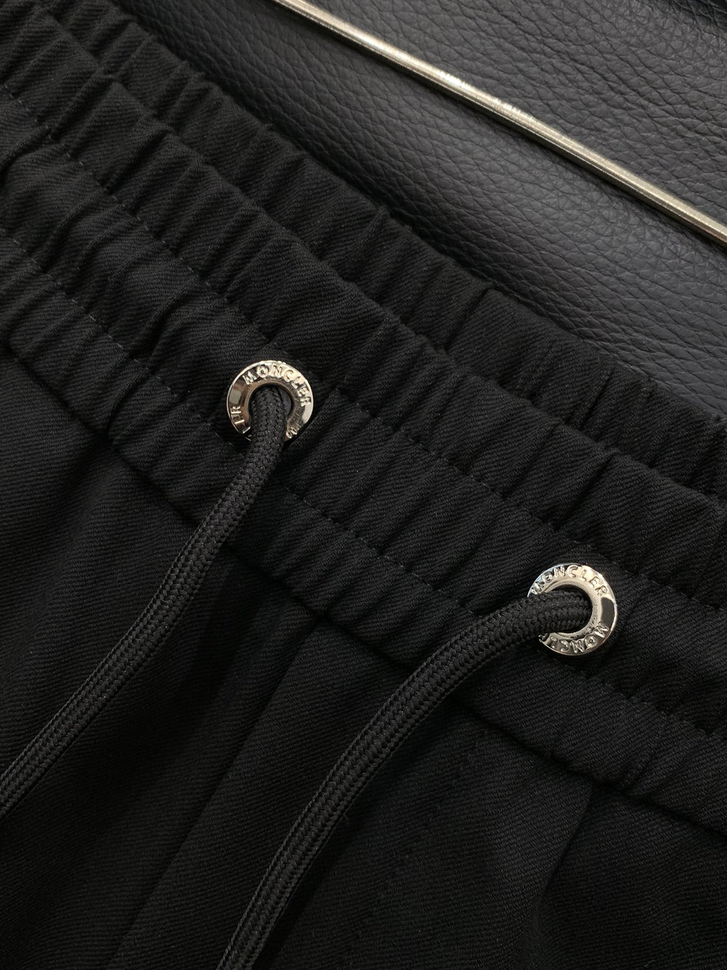 ，Moncler 蒙口，2025秋冬最新品，专柜同步有售，原单狠货，时尚休闲裤，采用进口原版面料，顶级刺