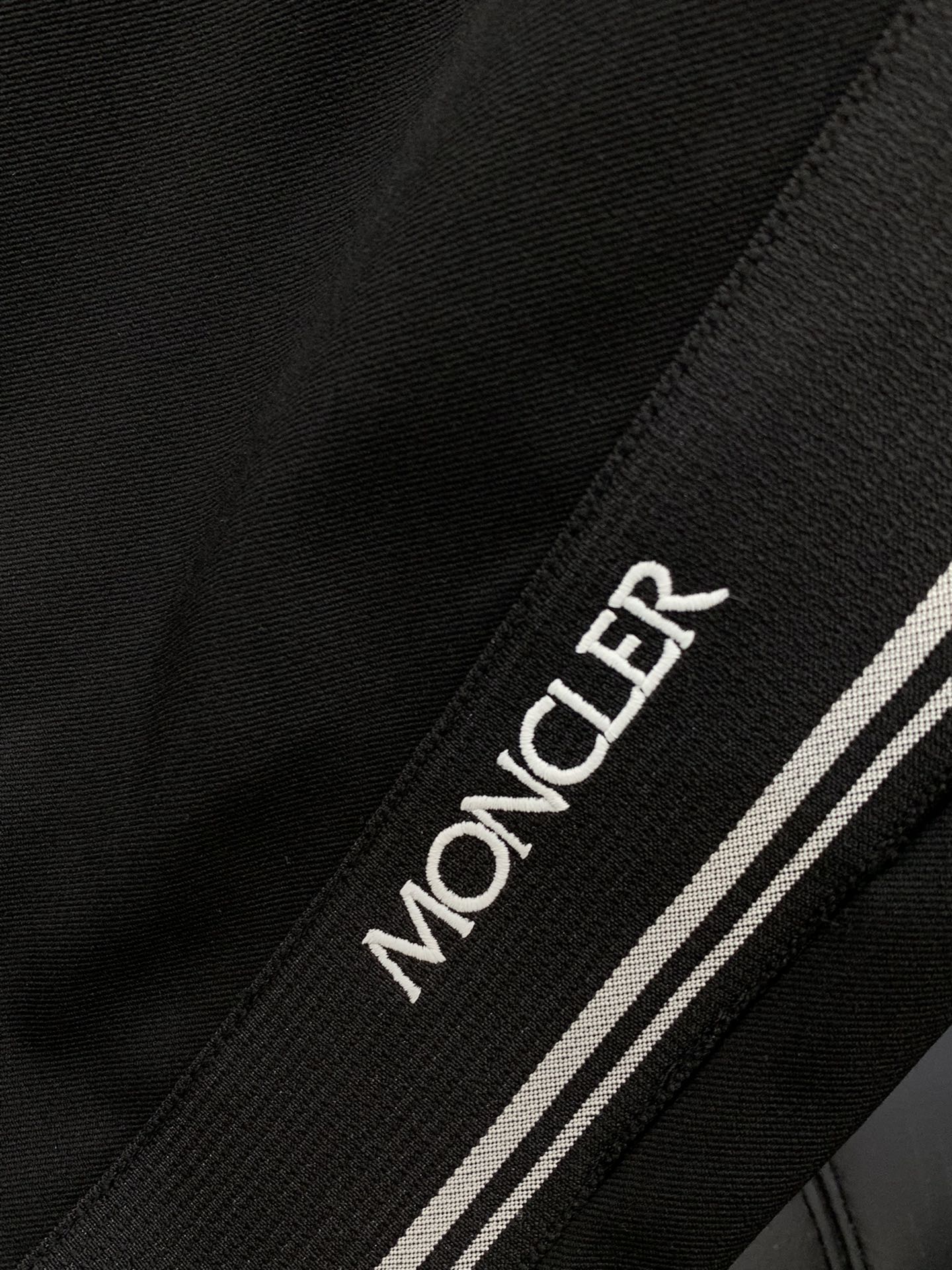 ，Moncler 蒙口，2025秋冬最新品，专柜同步有售，原单狠货，时尚休闲裤，采用进口原版面料，顶级刺