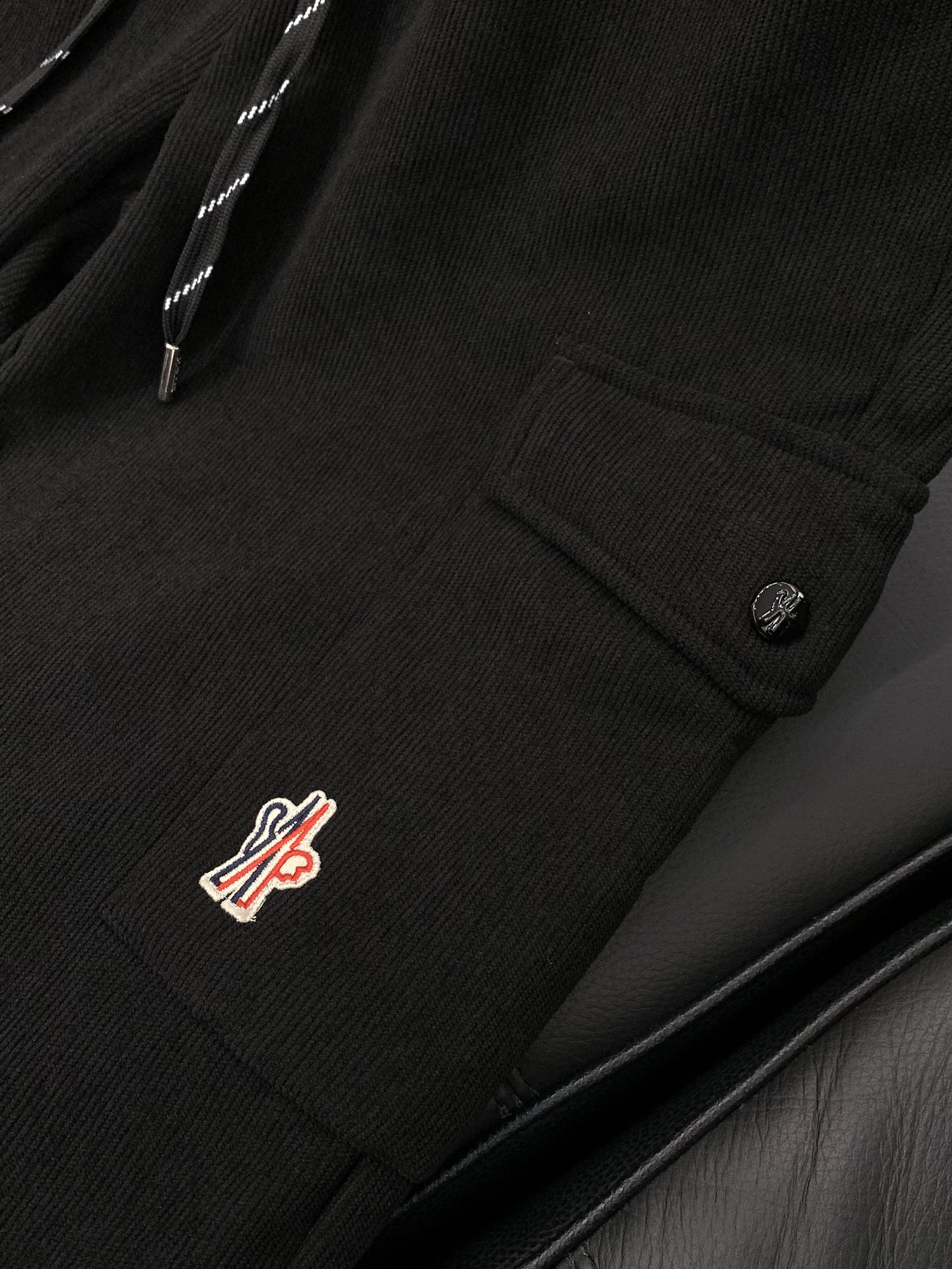 ，Moncler 蒙口，2025冬季最新品，专柜同步有售，原单狠货，时尚休闲➕绒长裤，采用进口原版面料，