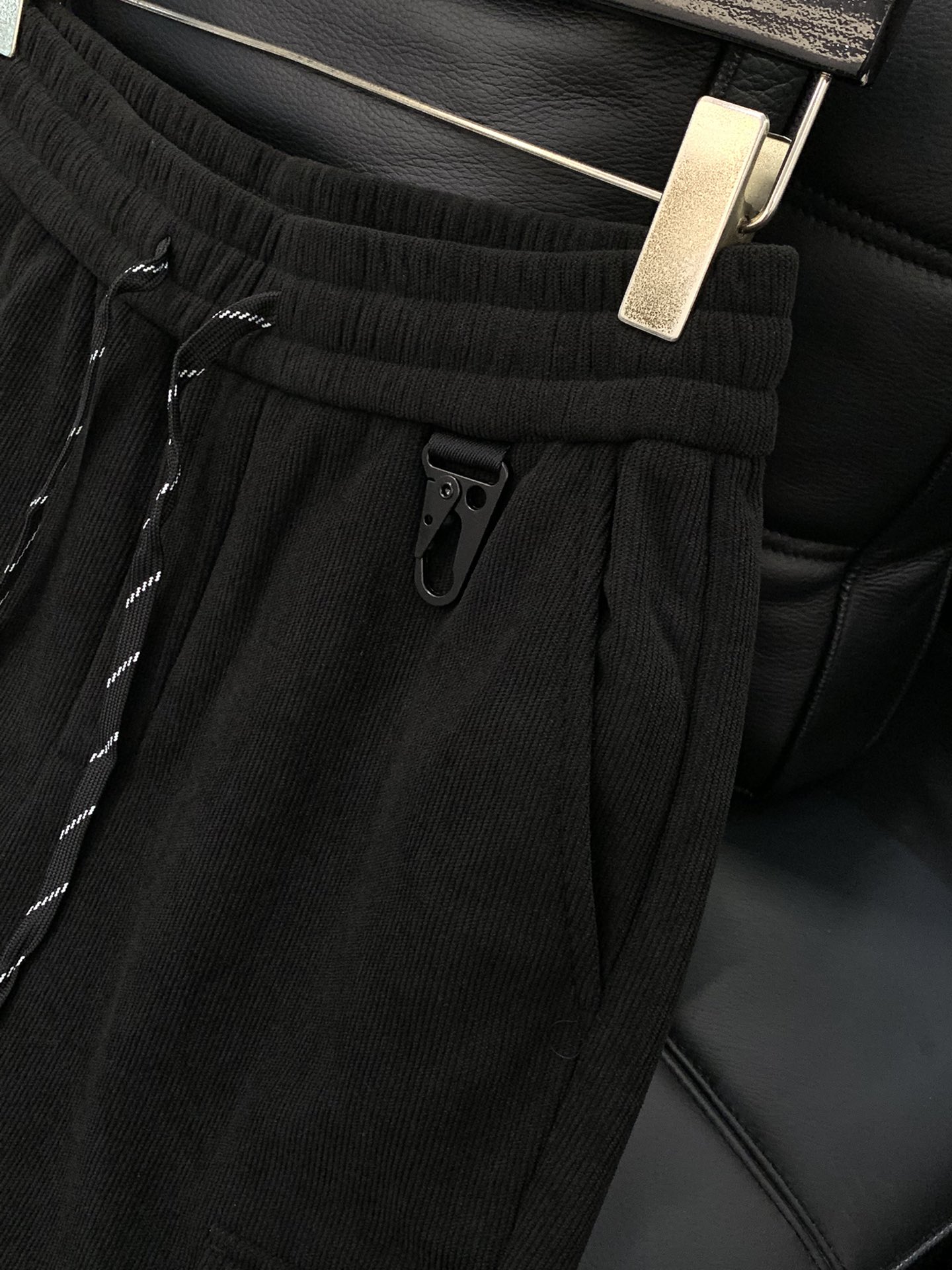 ，Moncler 蒙口，2025冬季最新品，专柜同步有售，原单狠货，时尚休闲➕绒长裤，采用进口原版面料，