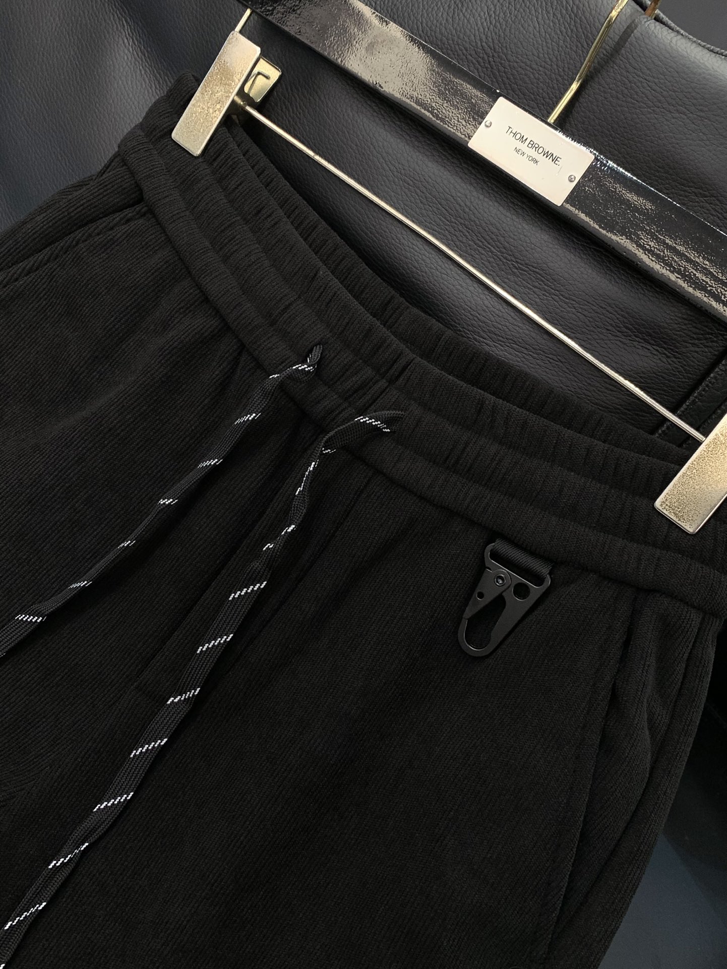 ，Moncler 蒙口，2025冬季最新品，专柜同步有售，原单狠货，时尚休闲➕绒长裤，采用进口原版面料，