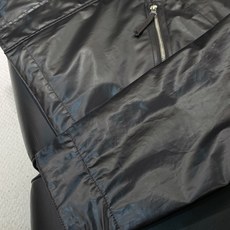,石头岛 复杂的工艺,考究的细节。同步最新工装系Stone 石头男士ComPass 系列徽章工装裤。细节 ,石头岛 复杂的工艺,考究的细节。同步最新工装系Stone 石头男士ComPass 系列徽章工装裤。细节