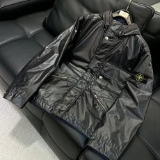 ,石头岛 复杂的工艺,考究的细节。同步最新工装系Stone 石头男士ComPass 系列徽章工装裤。细节 ,石头岛 复杂的工艺,考究的细节。同步最新工装系Stone 石头男士ComPass 系列徽章工装裤。细节