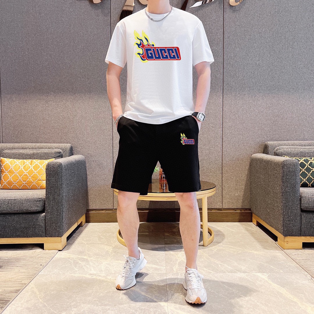 Gucci 品牌【GUCCI 古奇】 2025新款男士短袖短裤套装 销售 市面高端版本 手感细腻柔软 让你穿着更加舒适 立体裁剪版型超赞 尺码:M-5XL下单请报身高体重