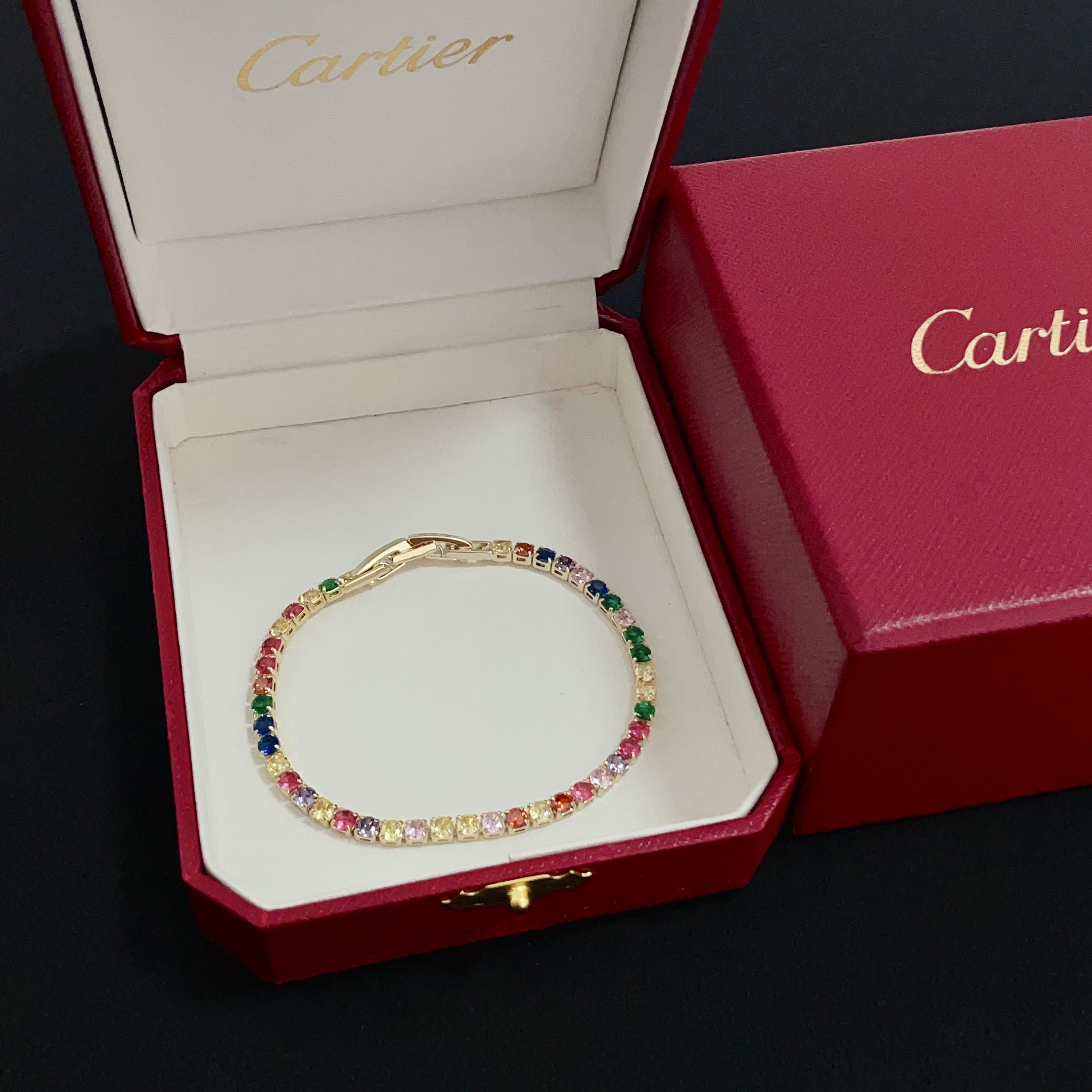 NO:557054,Cartier colored diamond bracelet, high-end customized version, inlaid with diamond craftsmanship, V-gold material, classic and fashionable style, reconstructing the aesthetics of love with sharp lines!  Breaking the rules, the diamond-encrusted design actually achieves the ceiling of high-end sense - no need for flashy accumulation, love should be as pure as ever. Cartier is loved by many celebrities and Internet celebrities. The Leopard series bracelet is absolutely an eternal classic, and it is not limited to men and women, and there is no age limit!  Wear it and you will be the center of attention!  , jewelry boutique,cartier,bracelet,bracelet19860909卡地亚彩钻手链 高端定制版本 镶嵌钻工艺 V金材质 经典而时尚风格 用凌厉线条重构爱情美学！打破常规,镶嵌钻设计反而成就高级感天花板——无需浮华堆砌,爱本应纯粹如初 卡地亚受众多明星网红的爱戴 豹子系列手镯 绝对是永恒经典 而且男女不限 年龄不限 ！戴上它你就是焦点！,饰品精品,cartier,bracelet,bracelet,Jewelry