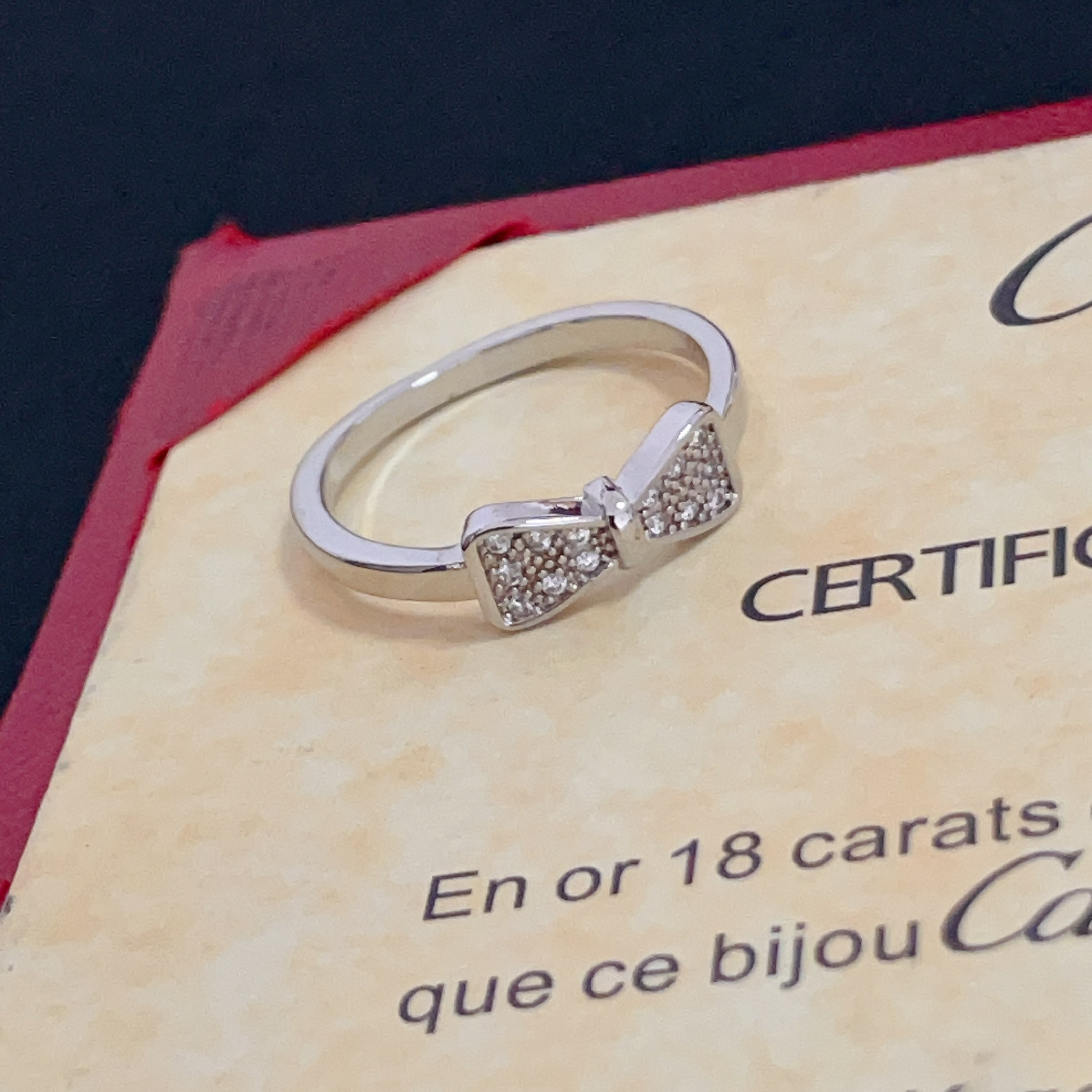 NO:557063,Cartier diamond-set ring, high-end customized version, diamond-set technology, V gold material, classic and fashionable style, using sharp lines to reconstruct the aesthetics of love!  Breaking the rules, the diamond-encrusted design actually achieves the ceiling of high-end sense - no need for flashy accumulation, love should be as pure as ever. Cartier is loved by many celebrities and Internet celebrities. The Leopard series bracelet is absolutely an eternal classic, and it is not limited to men and women, and there is no age limit!  Wear it and you will be the center of attention!  , jewelry boutique, cartier, ring, bracelet19860909卡地亚镶钻戒指 高端定制版本 镶嵌钻工艺 V金材质 经典而时尚风格 用凌厉线条重构爱情美学！打破常规,镶嵌钻设计反而成就高级感天花板——无需浮华堆砌,爱本应纯粹如初 卡地亚受众多明星网红的爱戴 豹子系列手镯 绝对是永恒经典 而且男女不限 年龄不限 ！戴上它你就是焦点！,饰品精品,cartier,ring,bracelet,Jewelry