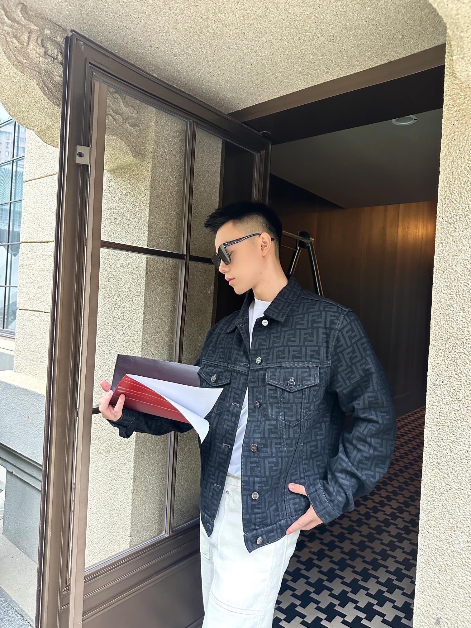 NO:570023,【Model Picture】,,alexander wang19860909【 模特图】,,alexander wang,Men's clothing