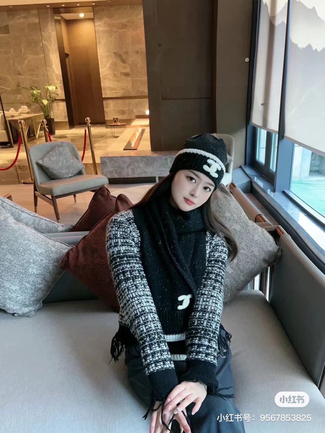 NO:554510,CHANEL Xiaohongshu popular style, official website new classic suit hat!  Hat and scarf!  It feels great in hand!  It’s warm and super comfortable. This winter, all you need is a hat set like this. It’s warm and fashionable!  Welcome to choose!! Suit, suit, chanel, chanel, hats19860909香奈儿CHANEL小红书爆款,官网新品经典套装帽子！帽子围巾！手感一级棒！暖暖哒超级舒服～这个冬天你就差这么一套装帽子啦～又保暖又时尚！欢迎选择!!套装,套装,chanel,chanel,hats,accessory