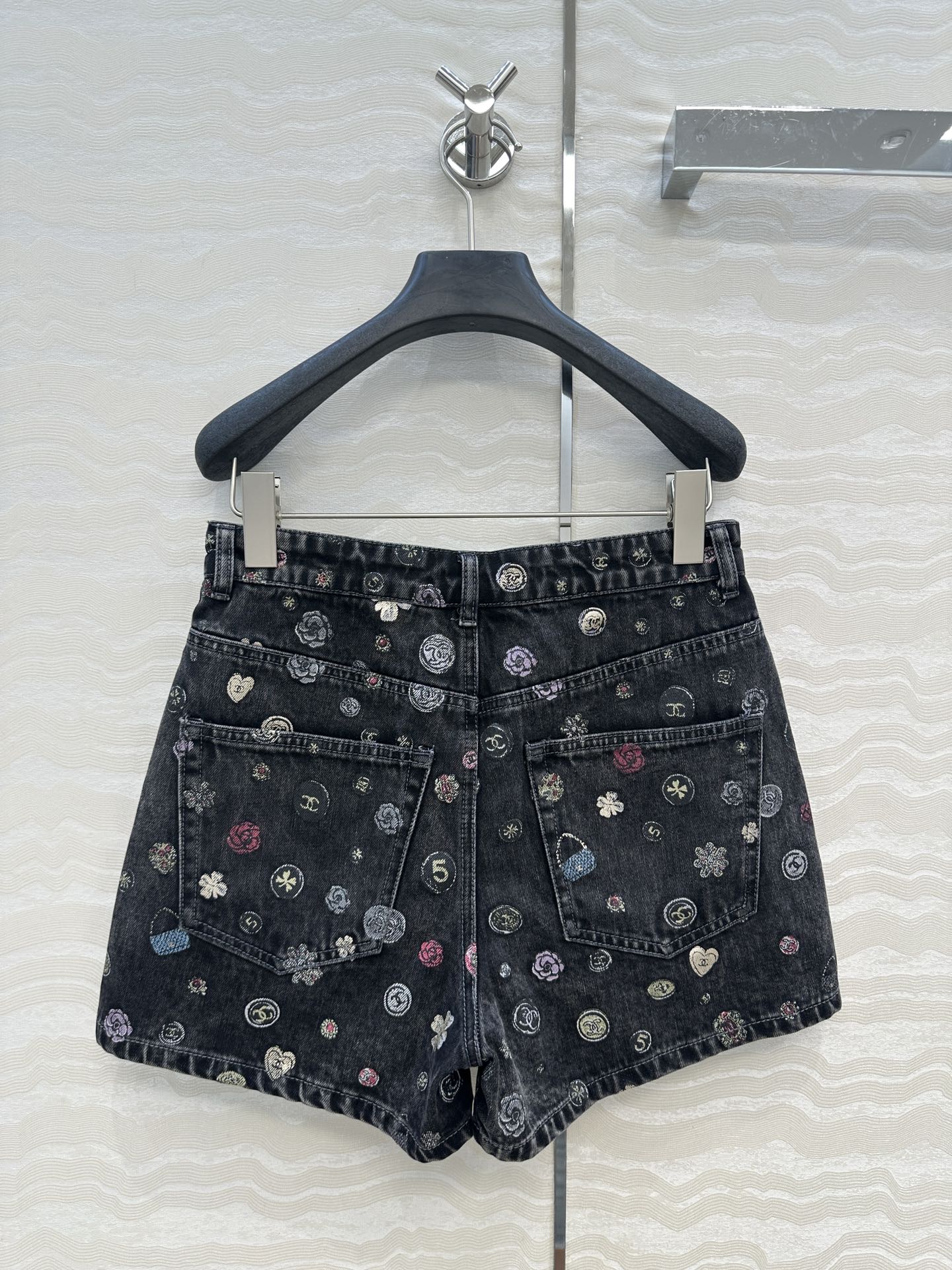 独家首发❤️原单品质🍒coco女孩彩绘印花牛仔短裤！代购爆款一件难求！开发定制酵素洗水牛仔面料！白富美必