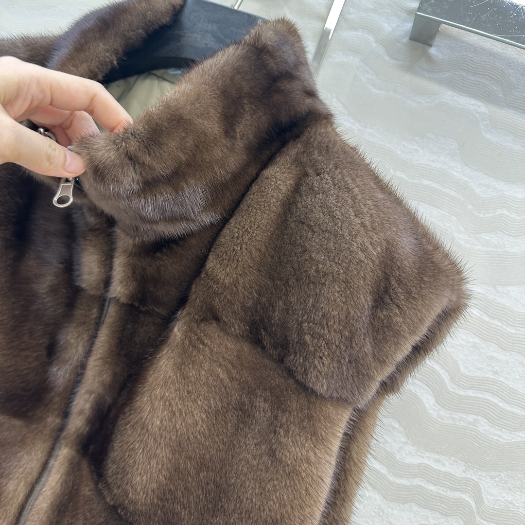 Elegant Mink Fur Vest for Women, Reversible Design, Luxurious and Stylish 5 i1759177667 3395 3