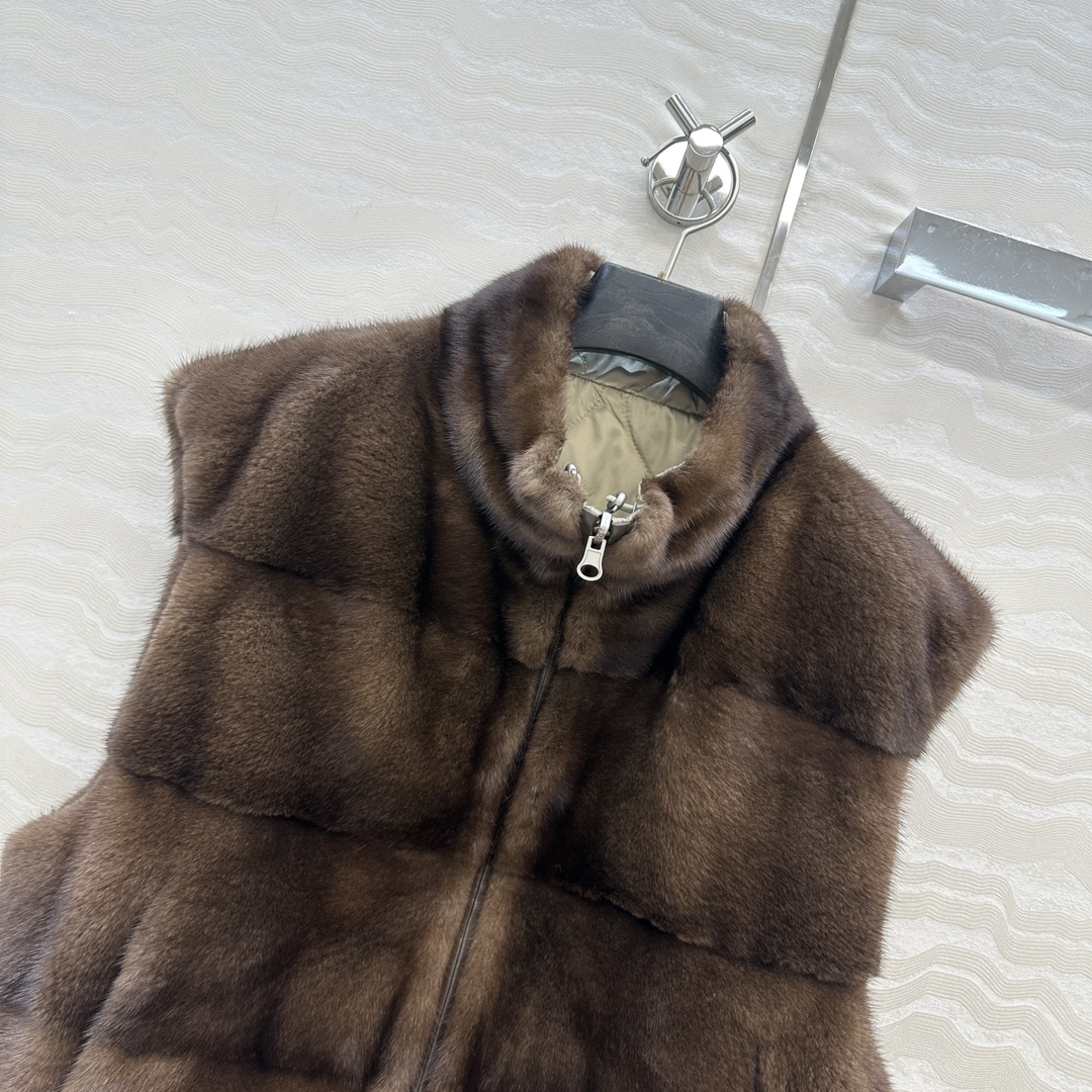Elegant Mink Fur Vest for Women, Reversible Design, Luxurious and Stylish 3 i1759177667 9369 1