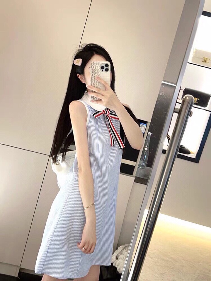 THOM BROWNE 汤姆布朗 TB女款🌺高版本纯棉泡泡条纹学院风连体娃娃裙  码数：0～2 （下单请