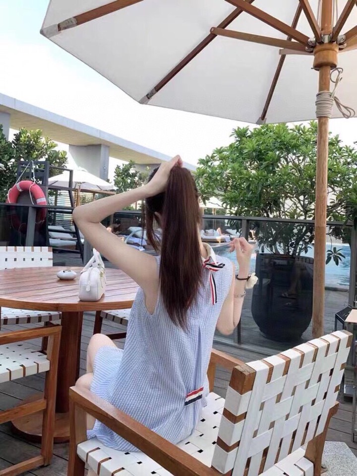 THOM BROWNE 汤姆布朗 TB女款🌺高版本纯棉泡泡条纹学院风连体娃娃裙  码数：0～2 （下单请