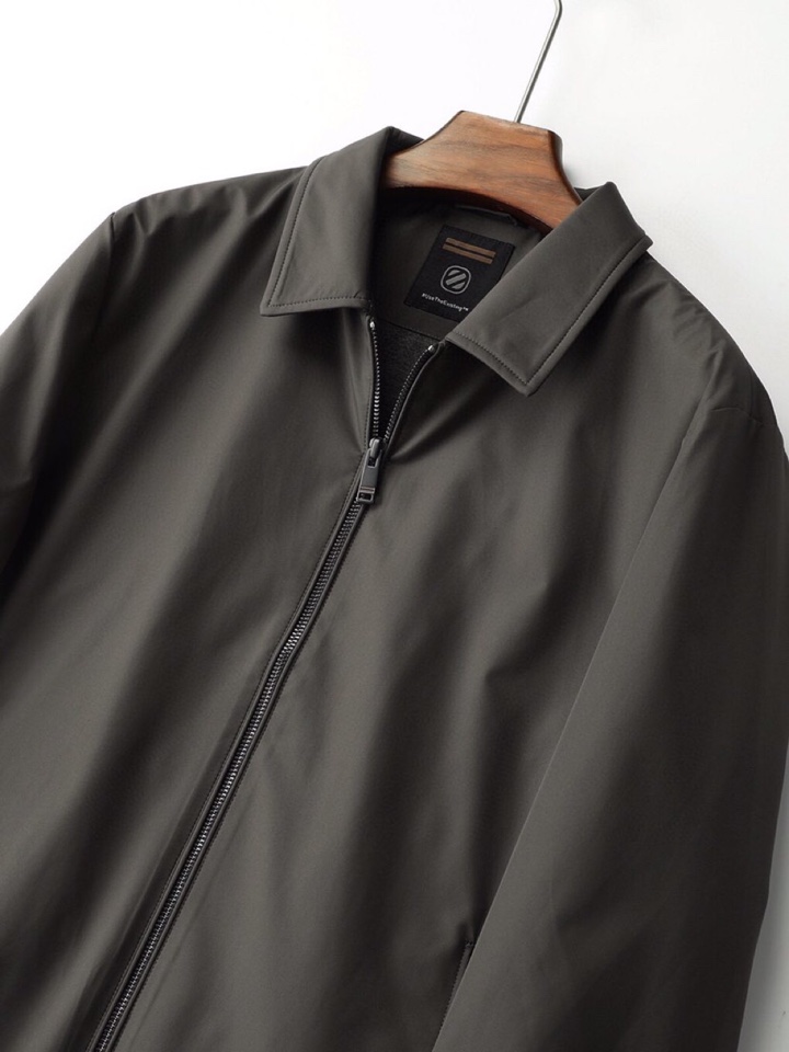 Ermenegildo Zegna 杰尼亚2025 杰尼亚翻领经典新款翻领夹克外套\n颜色：灰绿 藏青 