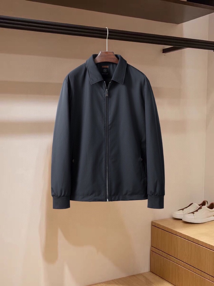 Ermenegildo Zegna 杰尼亚2025 杰尼亚翻领经典新款翻领夹克外套\n颜色：灰绿 藏青 