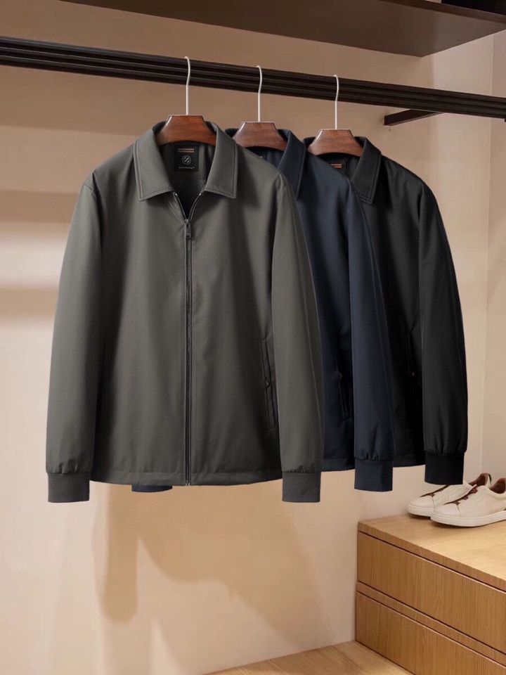 Ermenegildo Zegna 杰尼亚2025 杰尼亚翻领经典新款翻领夹克外套\n颜色：灰绿 藏青 
