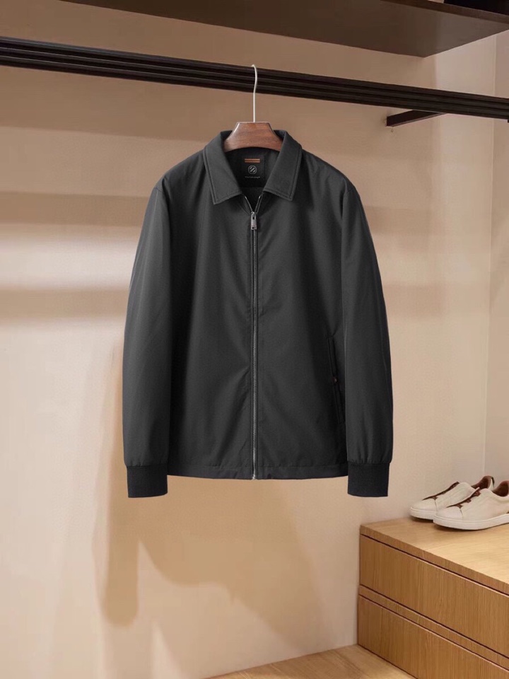 Ermenegildo Zegna 杰尼亚2025 杰尼亚翻领经典新款翻领夹克外套\n颜色：灰绿 藏青 