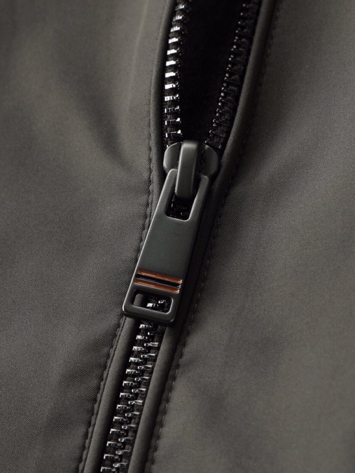 Ermenegildo Zegna 杰尼亚2025 杰尼亚翻领经典新款翻领夹克外套\n颜色：灰绿 藏青 