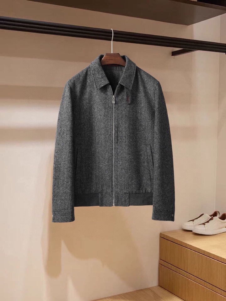 Brunello Cucinelli BC羊绒翻领夹克经典夹克外套，这个品牌低调奢华的风格，顶级的面料和