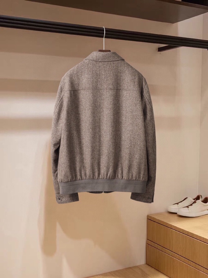 Brunello Cucinelli BC羊绒翻领夹克经典夹克外套，这个品牌低调奢华的风格，顶级的面料和