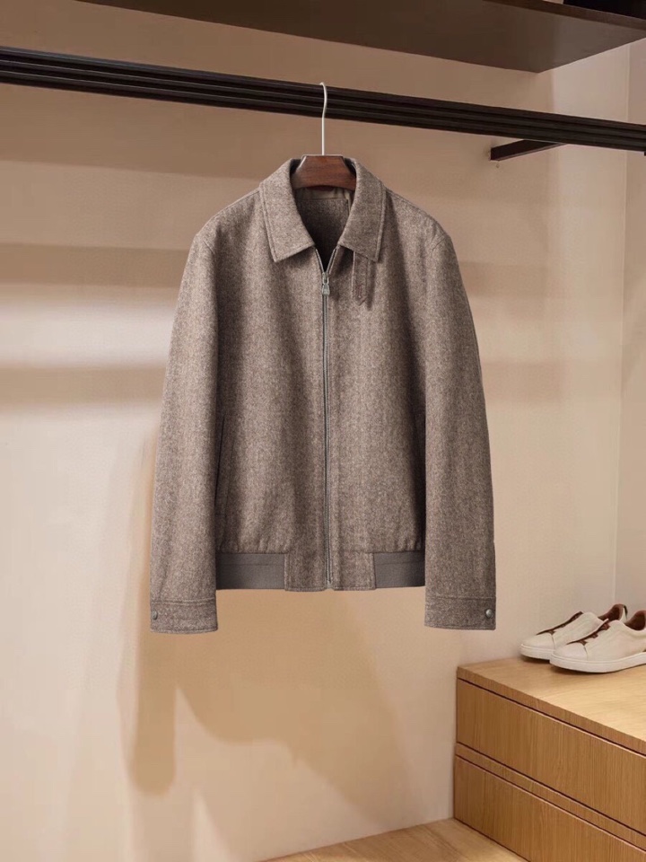 Brunello Cucinelli BC羊绒翻领夹克经典夹克外套，这个品牌低调奢华的风格，顶级的面料和