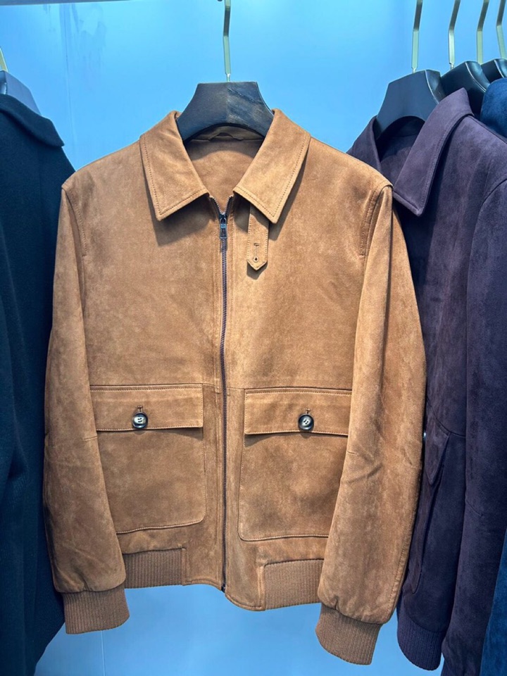 Loro Piana 诺悠翩雅lP🆕 秋冬火爆经典麂皮绒翻领款夹克外套\n颜色：红咖，卡其，藏青\n码数