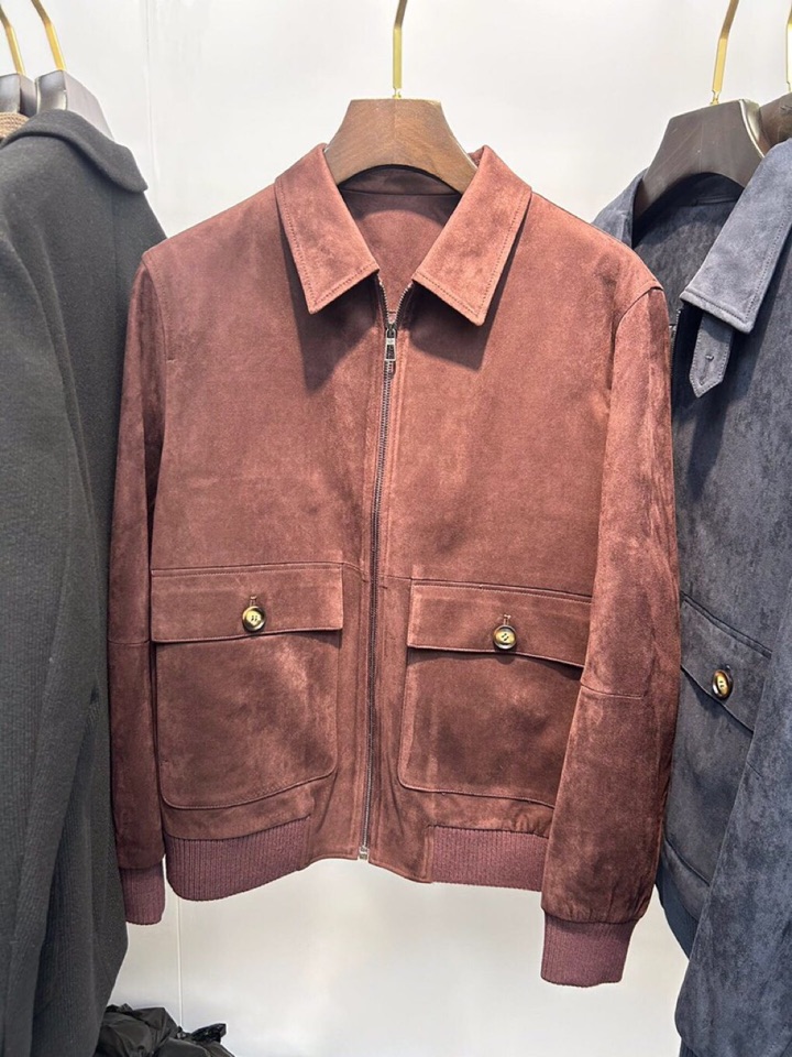 Loro Piana 诺悠翩雅lP🆕 秋冬火爆经典麂皮绒翻领款夹克外套\n颜色：红咖，卡其，藏青\n码数
