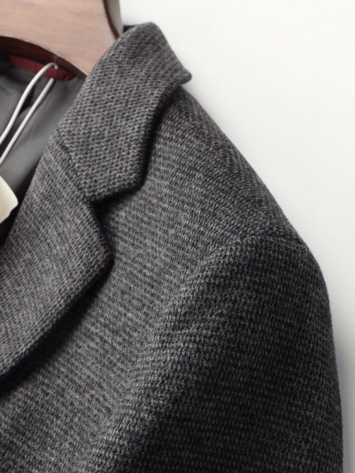 Brunello Cucinelli 2025秋冬款西装外套，西服是BC的主打产品之一，这个品牌西服羊绒