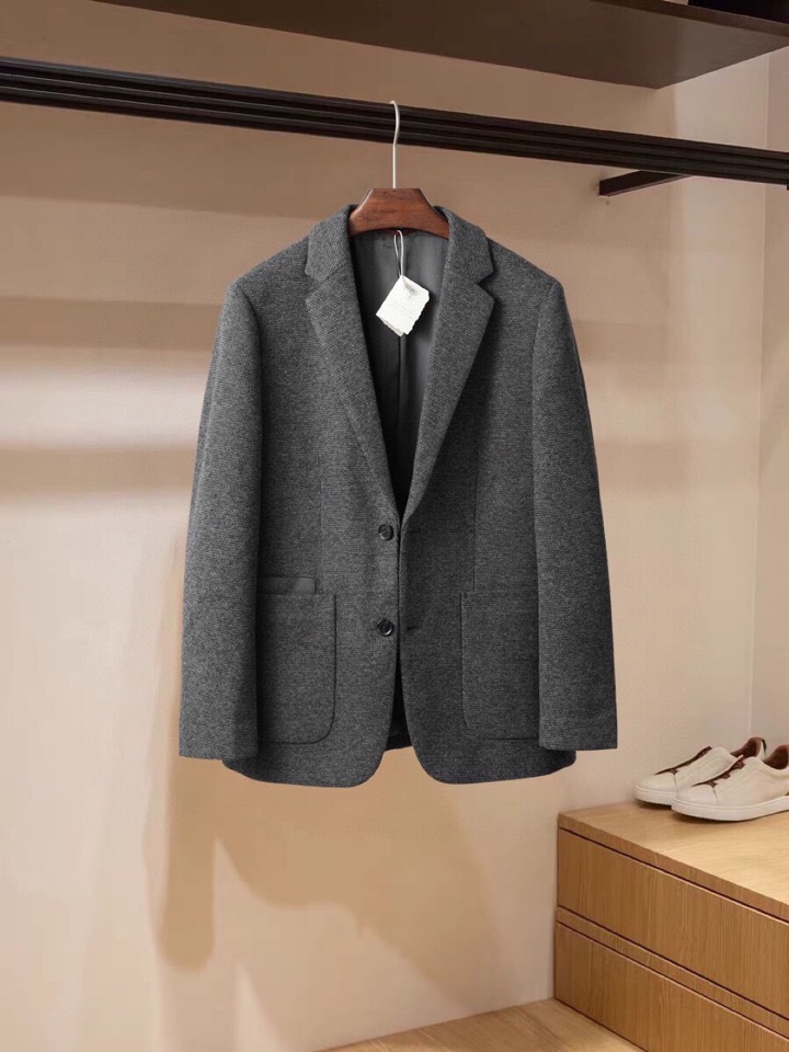 Brunello Cucinelli 2025秋冬款西装外套，西服是BC的主打产品之一，这个品牌西服羊绒
