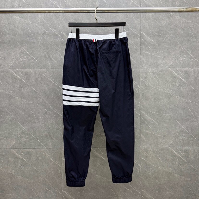 THOM BROWNE 汤姆布朗 TB暗格纹秋冬薄款四杠休闲裤 19.25.15码数：1-4  颜色：灰