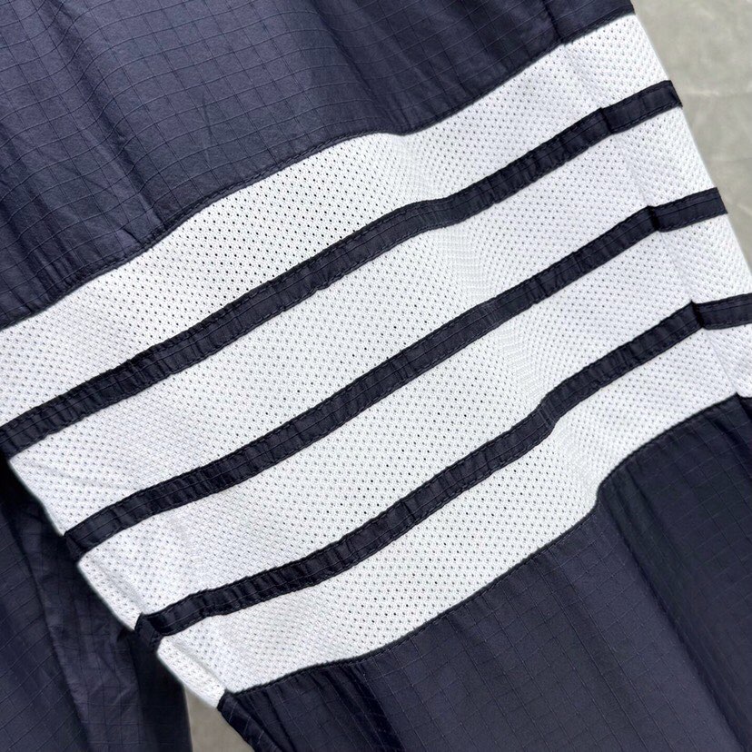 THOM BROWNE 汤姆布朗 TB暗格纹秋冬薄款四杠休闲裤 19.25.15码数：1-4  颜色：灰