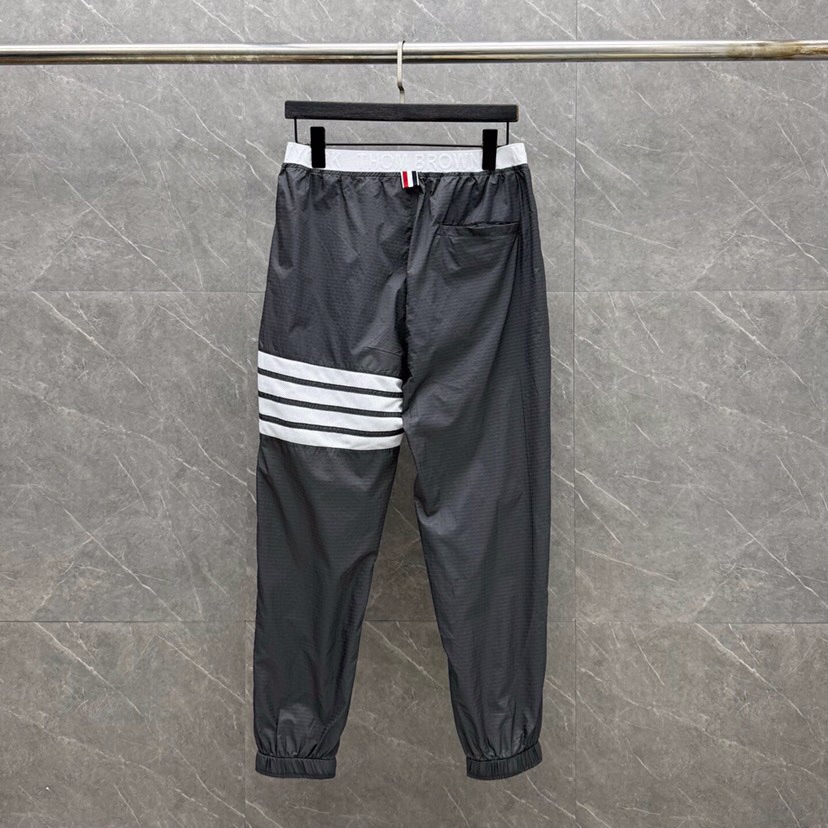 THOM BROWNE 汤姆布朗 TB暗格纹秋冬薄款四杠休闲裤 19.25.15码数：1-4  颜色：灰