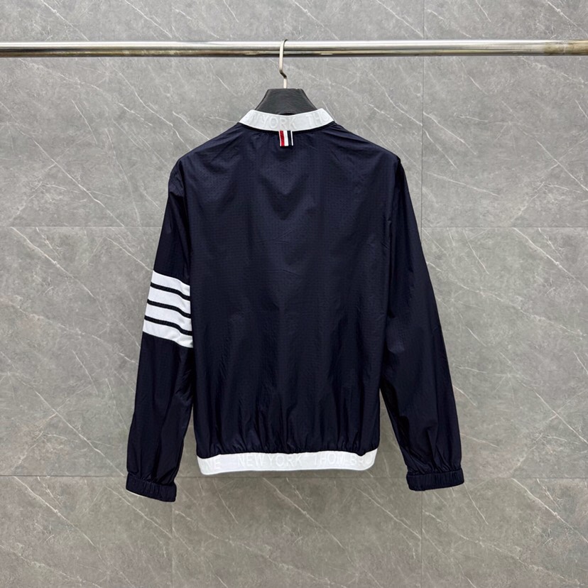 THOM BROWNE 汤姆布朗 TB 暗格纹秋冬薄款四杠休闲夹克  码数：1-4  颜色：灰、蓝（下单