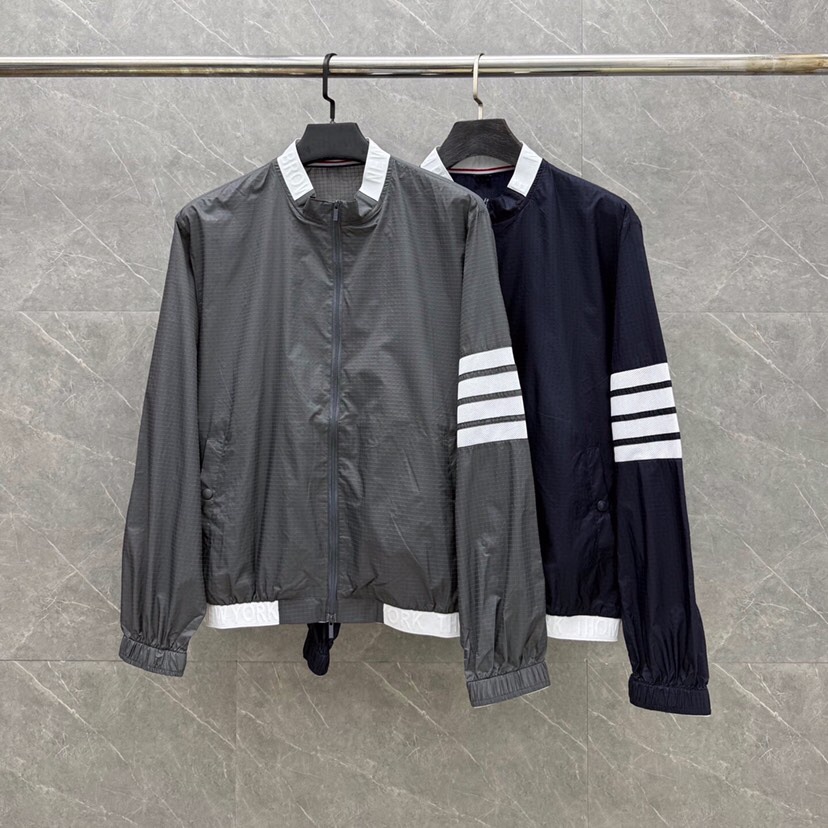 THOM BROWNE 汤姆布朗 TB 暗格纹秋冬薄款四杠休闲夹克  码数：1-4  颜色：灰、蓝（下单