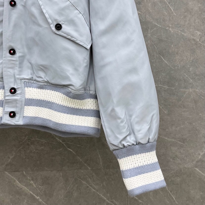 THOM BROWNE 汤姆布朗 TB明星成毅同款休闲夹克  码数：1-4  颜色：灰、蓝（下单请报身高
