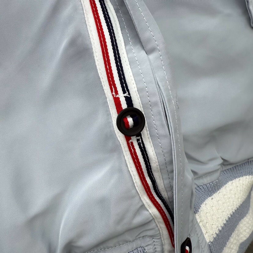 THOM BROWNE 汤姆布朗 TB明星成毅同款休闲夹克  码数：1-4  颜色：灰、蓝（下单请报身高