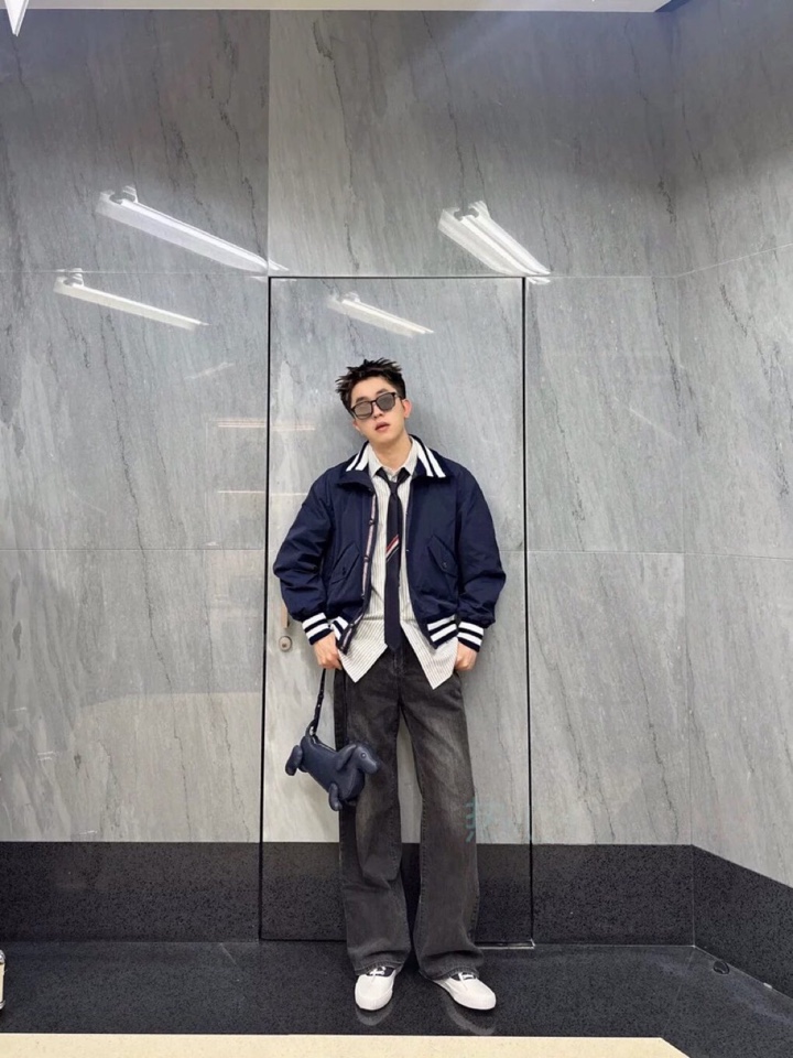 THOM BROWNE 汤姆布朗 TB明星成毅同款休闲夹克  码数：1-4  颜色：灰、蓝（下单请报身高