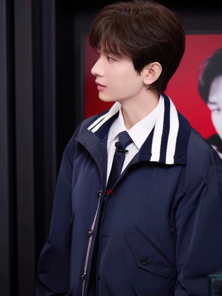 THOM BROWNE 汤姆布朗 TB明星成毅同款休闲夹克  码数：1-4  颜色：灰、蓝（下单请报身高