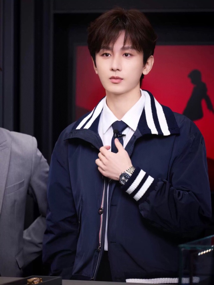 THOM BROWNE 汤姆布朗 TB明星成毅同款休闲夹克  码数：1-4  颜色：灰、蓝（下单请报身高