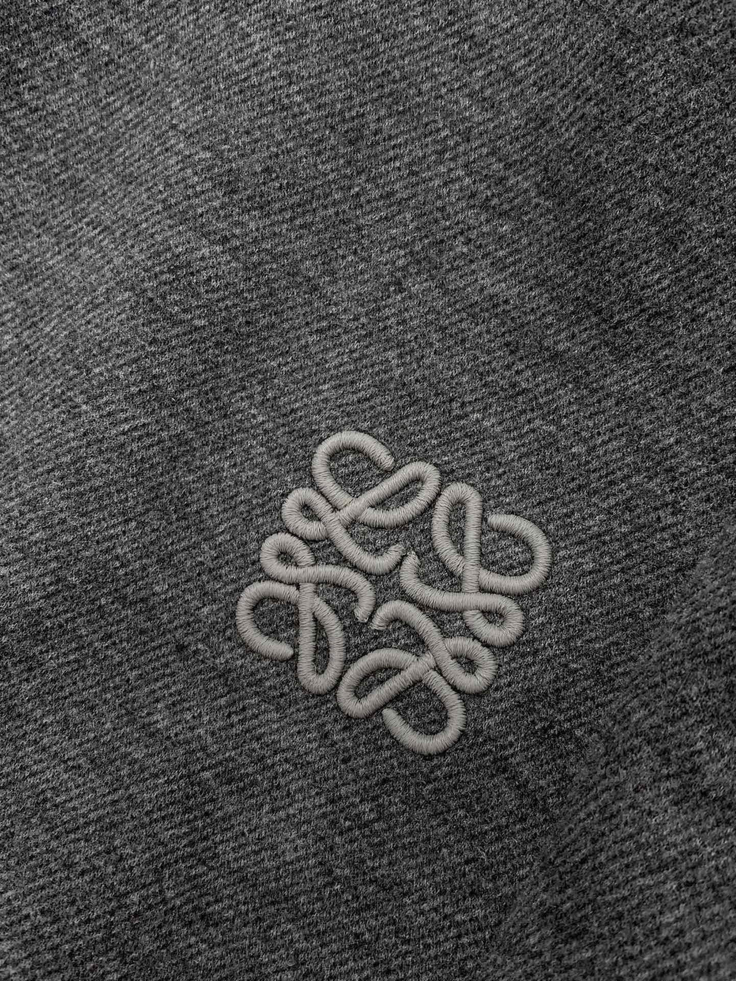 ，Loewe 罗意威，2025秋冬最新款，时尚休闲裤，原单狠货，简约舒适，版型不挑人，采用进口原版面料，