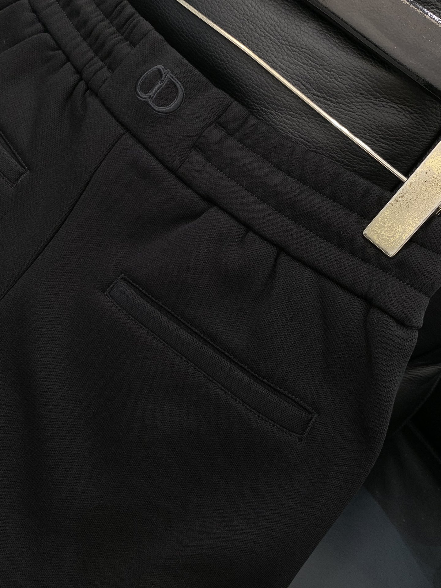 ，Dior 迪奥， 2025冬季新品，专柜同步有售，简约时尚➕绒休闲裤，原版进口面料，舒适透气，顶级刺绣