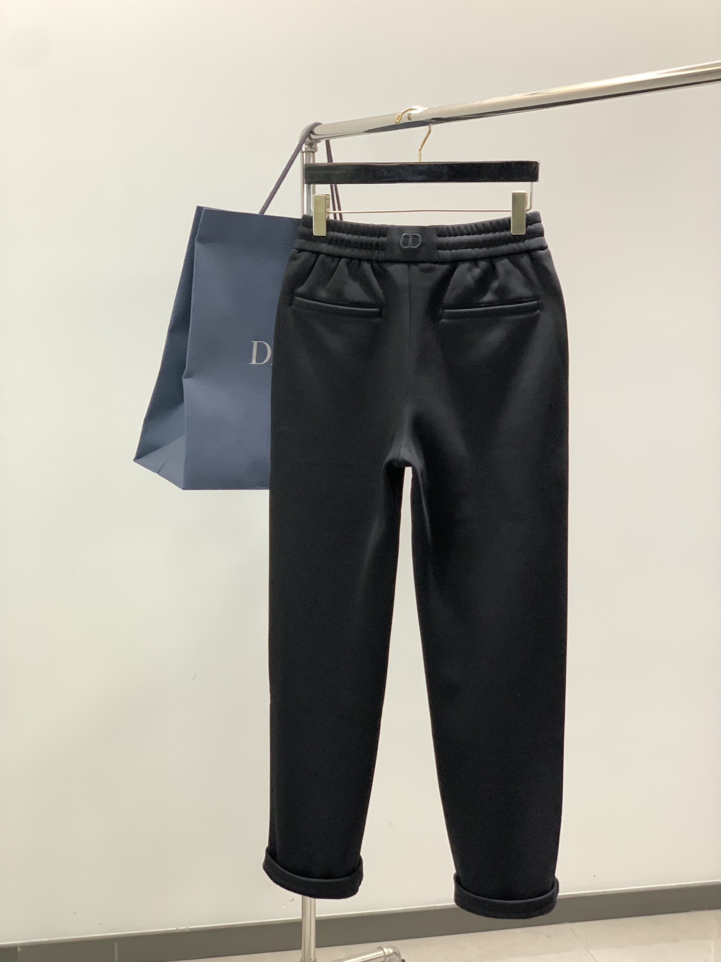 ，Dior 迪奥， 2025冬季新品，专柜同步有售，简约时尚➕绒休闲裤，原版进口面料，舒适透气，顶级刺绣