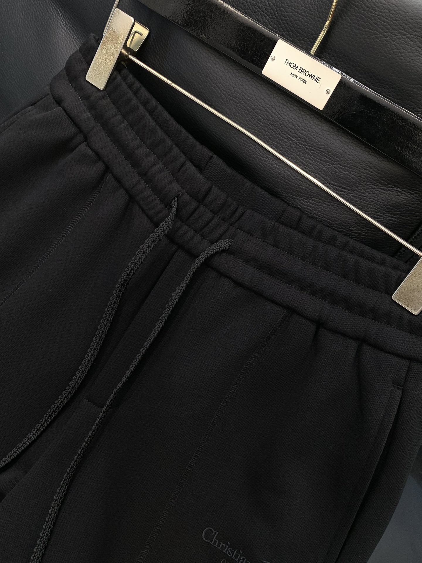 ，Dior 迪奥， 2025冬季新品，专柜同步有售，简约时尚➕绒休闲裤，原版进口面料，舒适透气，顶级刺绣