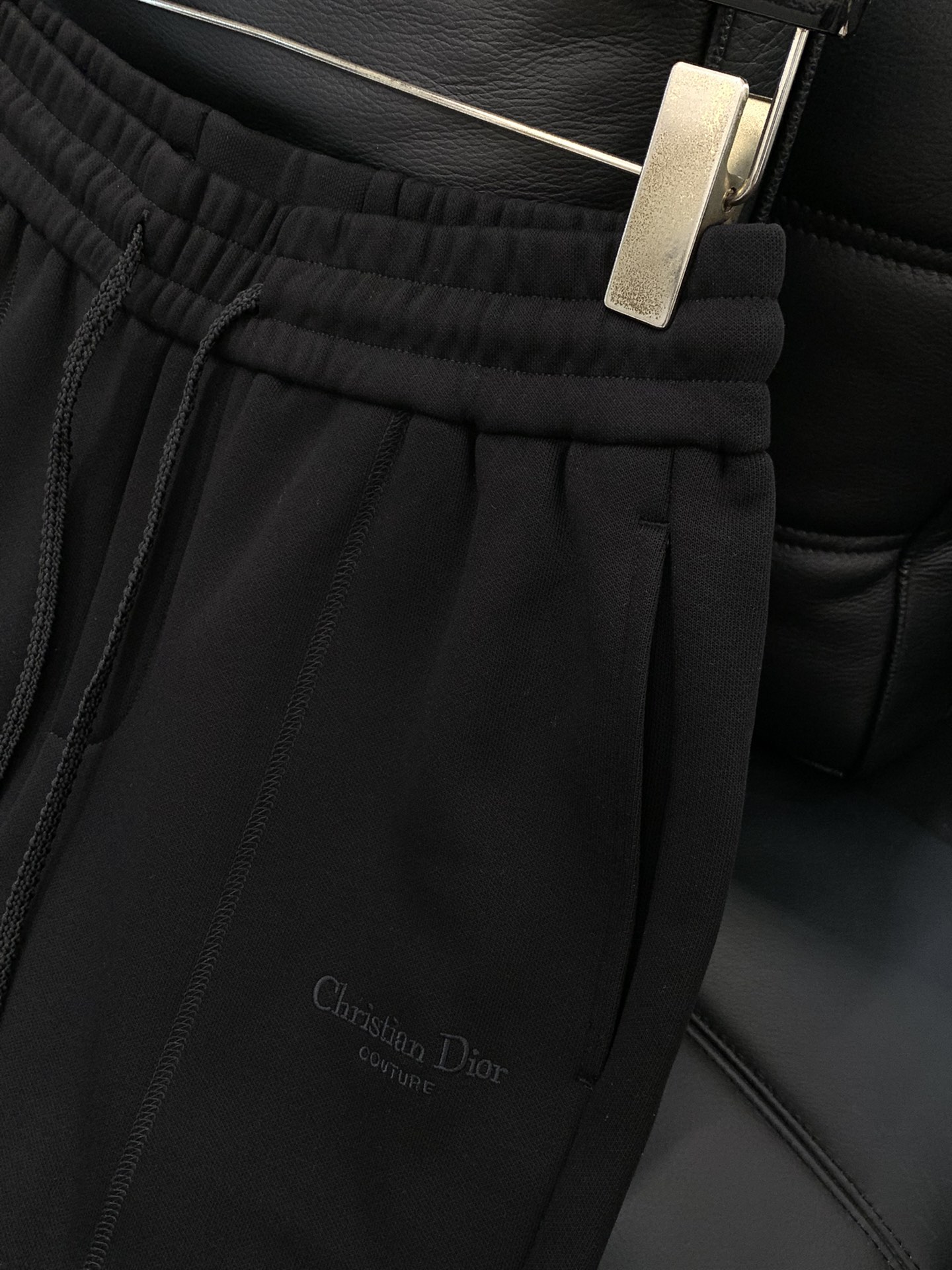 ，Dior 迪奥， 2025冬季新品，专柜同步有售，简约时尚➕绒休闲裤，原版进口面料，舒适透气，顶级刺绣