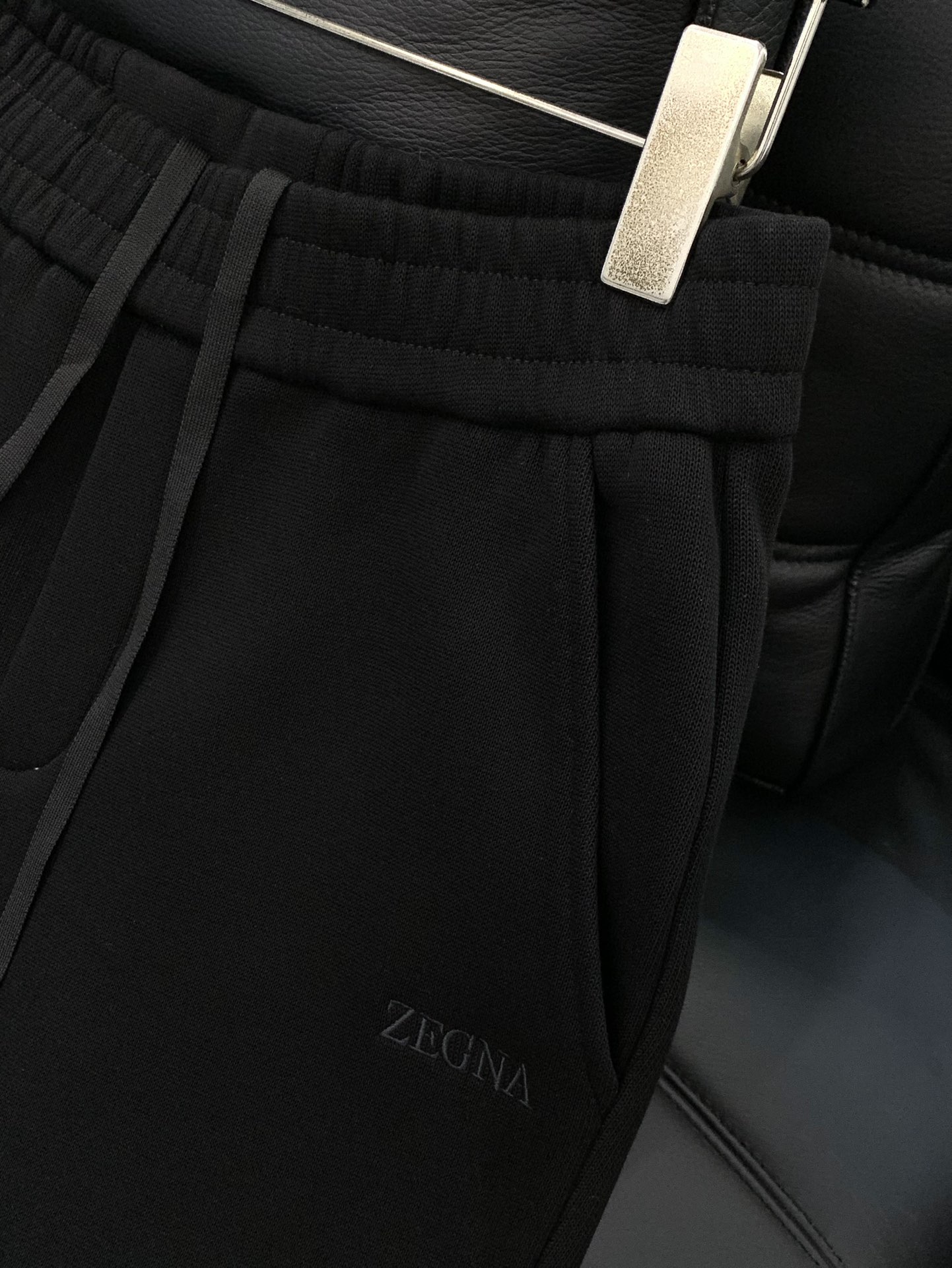 ，Zegna 杰尼亚，2025冬季最新品，专柜同步有售，原单狠货，时尚休闲➕绒长裤，进口原版面料，上身舒