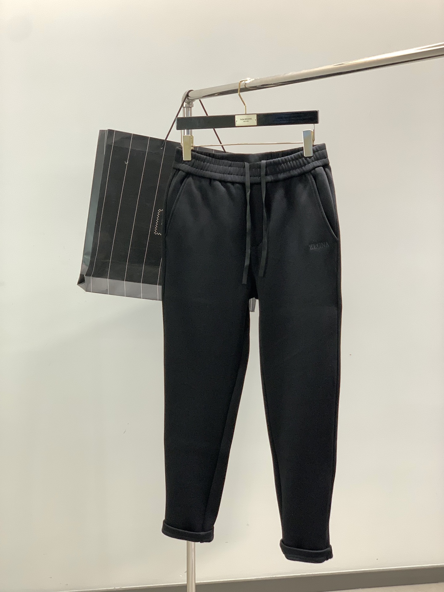 ，Zegna 杰尼亚，2025冬季最新品，专柜同步有售，原单狠货，时尚休闲➕绒长裤，进口原版面料，上身舒