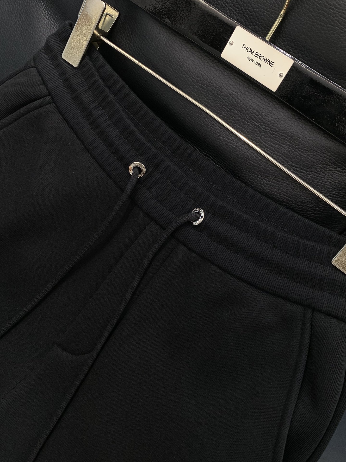 ，Moncler 蒙口，2025冬季最新品，专柜同步有售，原单狠货，时尚休闲➕绒长裤，采用进口原版面料，