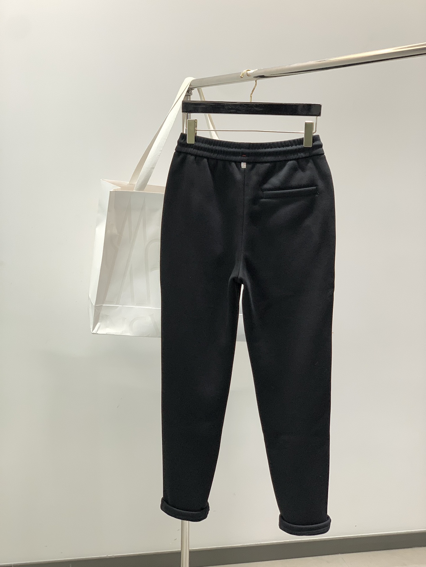 ，Moncler 蒙口，2025冬季最新品，专柜同步有售，原单狠货，时尚休闲➕绒长裤，采用进口原版面料，