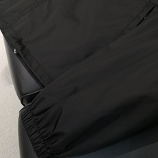 ,普拉达 最新 三角标连帽外套 外贸工厂代工。基础款原版面料,舒适,,上身很棒!建议干洗,忌重度揉搓,长 ,普拉达 最新 三角标连帽外套 外贸工厂代工。基础款原版面料,舒适,,上身很棒!建议干洗,忌重度揉搓,长