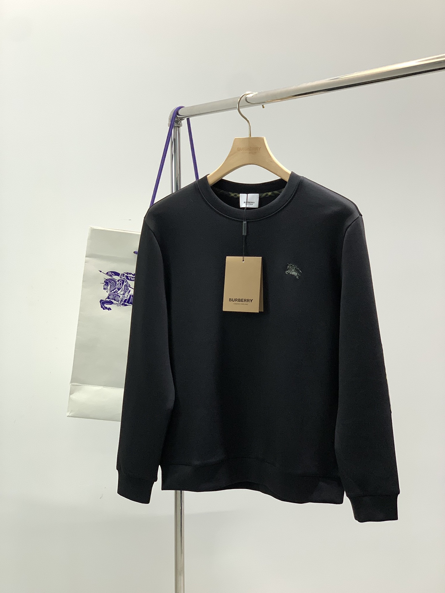 NO:546081,,BBR New Black Sweatshirt Material Wool Modal Size 48-56 48 505254 56 Length 63 65 67 69 71 Sleeve length 59.56162.5 6465.5 Bust 100 104 108 112 116 Shoulder width 43 44 4546 47,,hoodie,sweatshirts,alexander wang19860909,BBR 新款黑色卫衣 材质 羊毛莫代尔 尺码48-56  48 505254 56 衣长63 65 67 69 71 袖长59.56162.5 6465.5 胸围100 104 108 112 116 肩宽43 44 4546  47,,hoodie,sweatshirts,alexander wang,Men's clothing